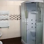 호스텔 Uyut *